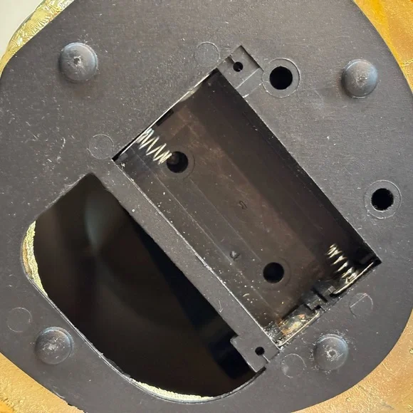 Golden Lucky Cat Figurine - Picture 9 of 9